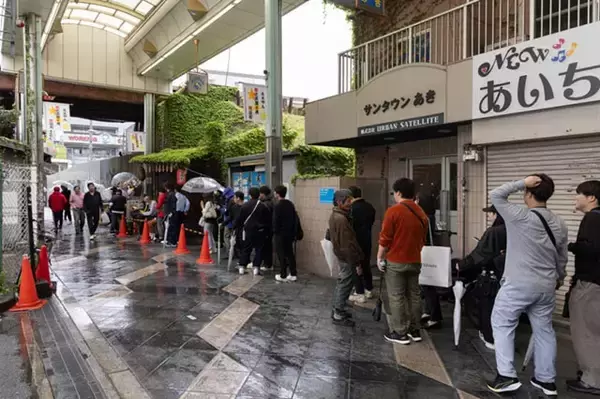 「大阪・西成の伝説のホルモン屋「やまき」。休業中の店を復活させたふたりのボクサーの心意気と運命の物語【前編】」の画像