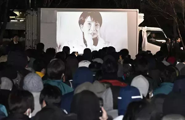 首相人気に丸乗りした自民党の本音「高市首相はとにかくニコニコ笑っていればいいんだ」