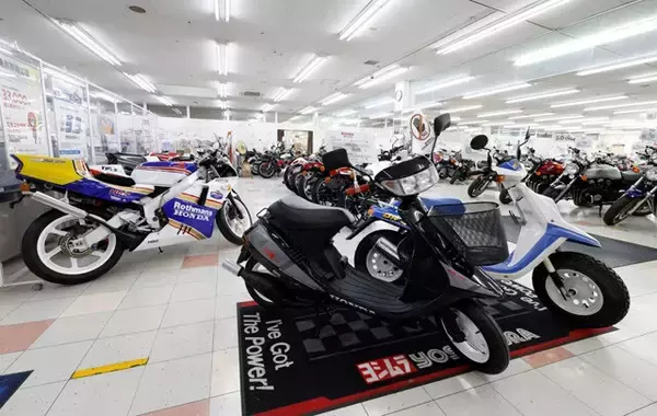 「中古バイクの聖地で1280万円の激レア車も発見！　バイク王つくば絶版車館で"憧れの名車"を実走チェック」の画像