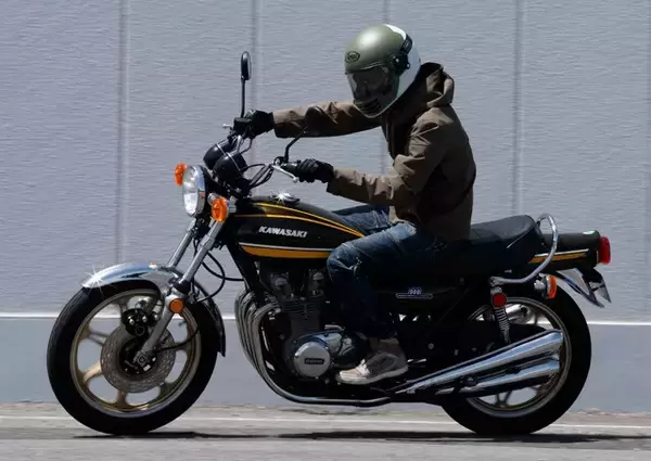 「中古バイクの聖地で1280万円の激レア車も発見！　バイク王つくば絶版車館で"憧れの名車"を実走チェック」の画像