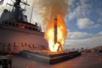 世界の真ん中で咲き誇る!?　「サナエ・ディフェンス」の野望