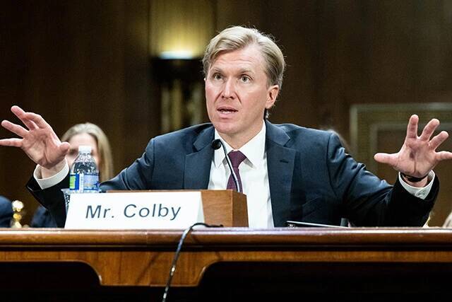 世界の真ん中で咲き誇る!?　「サナエ・ディフェンス」の野望