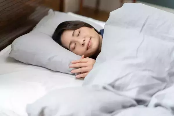 「頼むから寝てくれ高市総理！　まさかの「寝不足アピール」で国民も永田町もマジ困惑！　歴代屈指の"人に頼れないリーダー"が招く国難」の画像