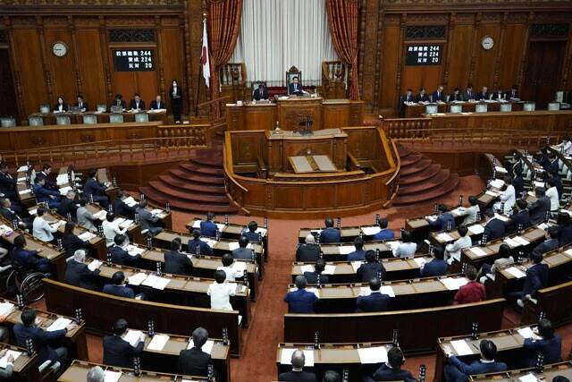頼むから寝てくれ高市総理！　まさかの「寝不足アピール」で国民も永田町もマジ困惑！　歴代屈指の"人に頼れないリーダー"が招く国難