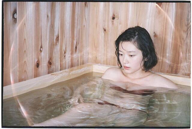 『ラジオ知らねえ単語』の園凜（その・りん）が初のデジタル写真集を発売！「"マツケンサンバ"に衝撃を受けて、俳優の養成事務所に入りました」