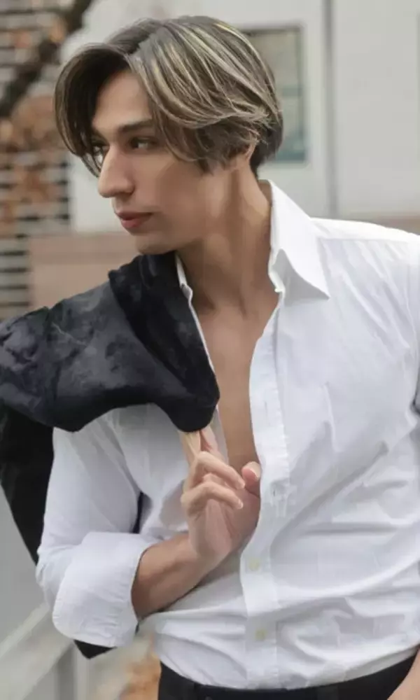 「新テニミュ出演でも注目の俳優・當間ローズが初のデジタル写真集を発売。「バチェロレッテ」再現カットなど、鍛え上げられた"肉体美"を披露！」の画像