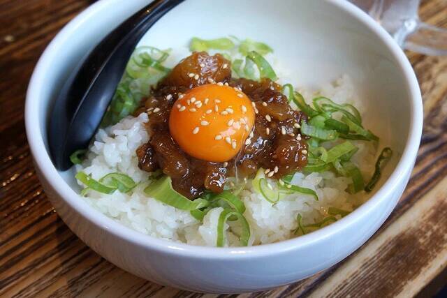 【ホルモン焼肉】体験してもなお信じがたいほどの安さと満足感。「肉流通センター」の衝撃：パリッコ『今週のハマりめし』第248回