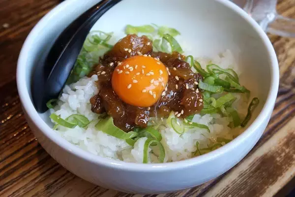 「【ホルモン焼肉】体験してもなお信じがたいほどの安さと満足感。「肉流通センター」の衝撃：パリッコ『今週のハマりめし』第248回」の画像
