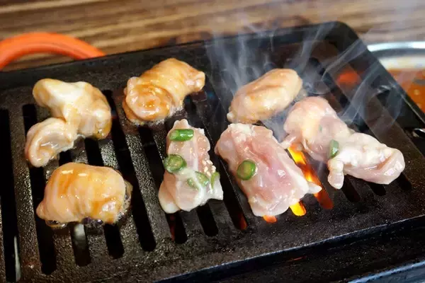 「【ホルモン焼肉】体験してもなお信じがたいほどの安さと満足感。「肉流通センター」の衝撃：パリッコ『今週のハマりめし』第248回」の画像