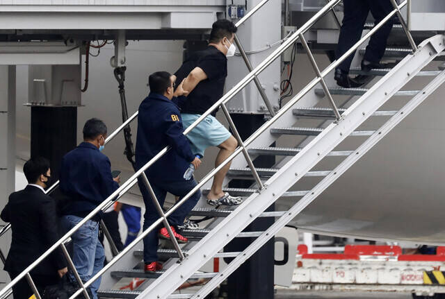 マネーロンダリング（資金洗浄）を請け負い、日本や香港での現金強奪事件への関与も噂される陰の存在。犯罪集団が頼る闇の両替商「相対屋」の実像