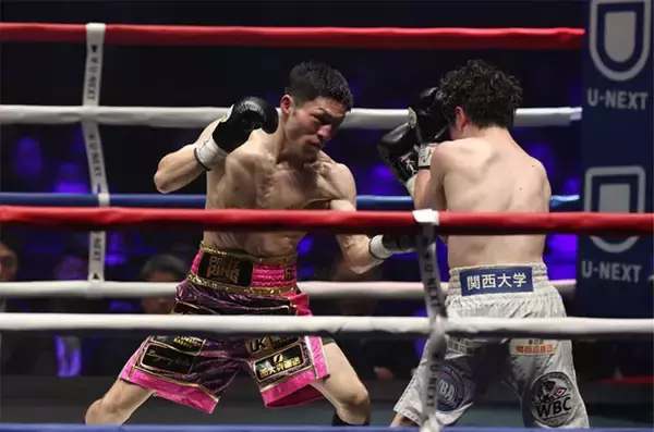 「【WBA＆WBC世界フライ級王座統一3.13決戦】裏コード999。「化身」に変貌した阿久井が、絶対王者を追い詰めた瞬間（12回連載／6回目）」の画像