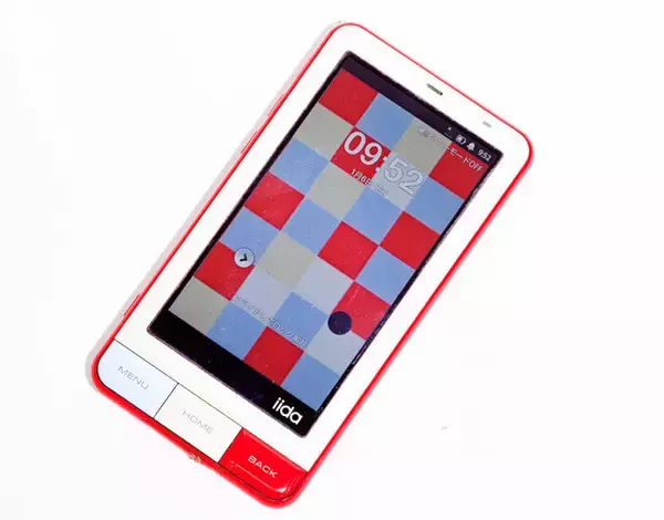 「平成のデザイン携帯がスマホで復活！　INFOBARシリーズ【山下メロの平成レトロ遺産：091】」の画像