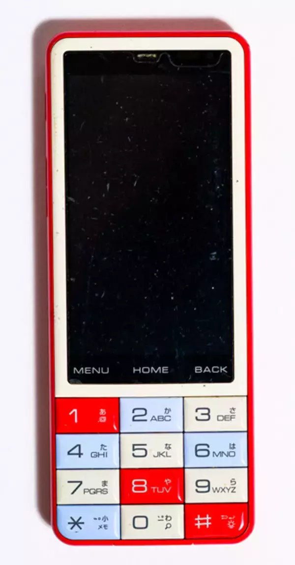 「平成のデザイン携帯がスマホで復活！　INFOBARシリーズ【山下メロの平成レトロ遺産：091】」の画像