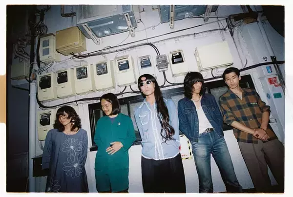 「妖しい白塗りメイクで激しく踊る！　又吉直樹も注目する見世物小屋的ロックンロールバンド・フーテン族「俺が思うカッコイイを世の中に分からせたい！」」の画像