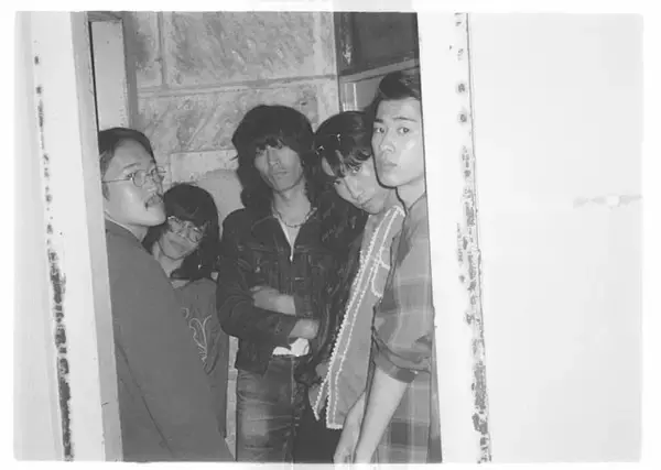 「妖しい白塗りメイクで激しく踊る！　又吉直樹も注目する見世物小屋的ロックンロールバンド・フーテン族「俺が思うカッコイイを世の中に分からせたい！」」の画像