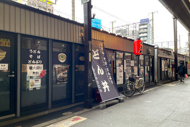 【ホルモンうどん】1杯600円の大衆うどんでありながら、究極に完成された日本料理。大阪のうどんおそるべし！：パリッコ『今週のハマりめし』第226回