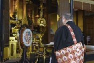 人材派遣に「遠隔読経サービス」まで...。僧侶不足で葬儀もできない地方の窮状