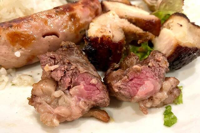 【ブラジル料理】6種の肉をシュラスコ用グリルで焼いた「ミックスプレート」がワイルドで最高：パリッコ『今週のハマりめし』第246回