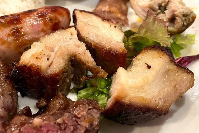【ブラジル料理】6種の肉をシュラスコ用グリルで焼いた「ミックスプレート」がワイルドで最高：パリッコ『今週のハマりめし』第246回