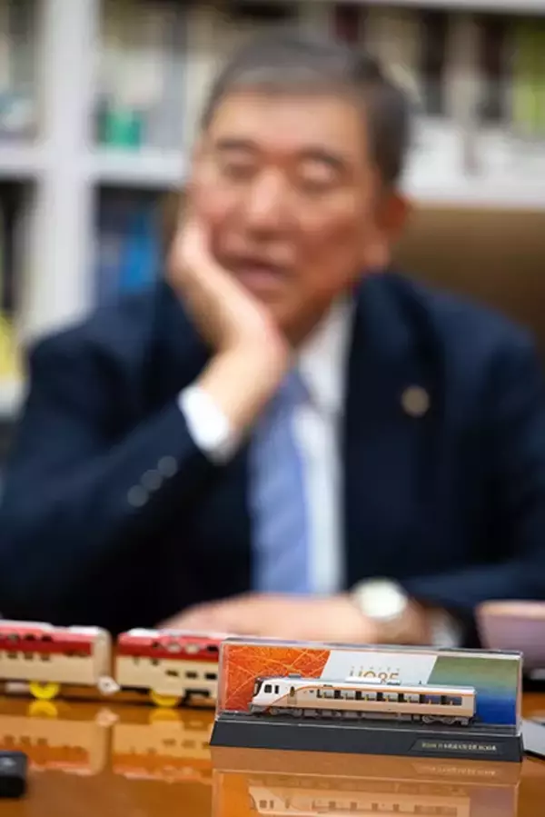 「石破茂、趣味を語る。「人生の最後に作る"エンディングプラモ"はこれだろうね」」の画像