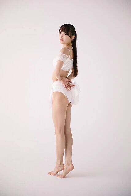 グラビア界No.1の高身長!? 175cmのモデル系アイドル・中村みずき「20代になっても身長が伸び続けている気がします！」
