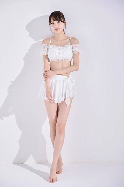 グラビア界No.1の高身長!? 175cmのモデル系アイドル・中村みずき「20代になっても身長が伸び続けている気がします！」