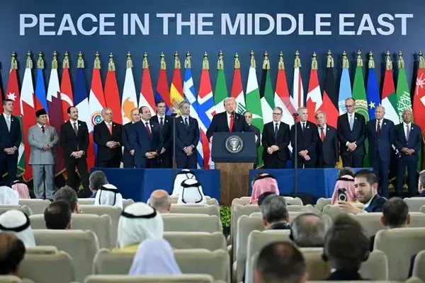 「トランプが仕切り、ネタニヤフが署名し、EU首脳が拍手――そんな歴史的和平がわずか10日で崩壊!?　「イスラエル・ハマス停戦合意」ってなんだったん!?」の画像