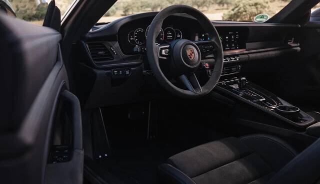 ポルシェ・エクスペリエンスセンター東京で噂のモデルに挑む！　911 GTST-Hybridの"走りの濃度"を徹底検証!!