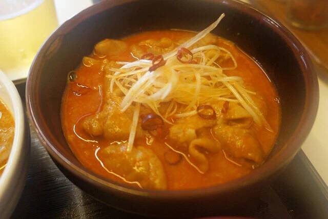 【もつ煮定食】埼玉県の老舗の味。おかず特化型のもつ煮込みでほおばる白メシの幸福：パリッコ『今週のハマりめし』第236回