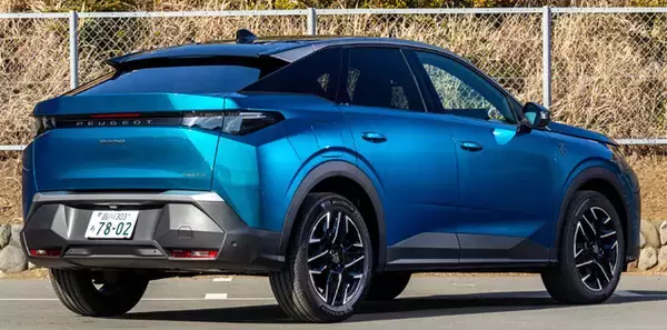 「フルモデルチェンジでどこが進化!?　公道でガチ検証！　3代目・プジョー3008ハイブリッド、座るだけでテンション爆上がり!!」の画像