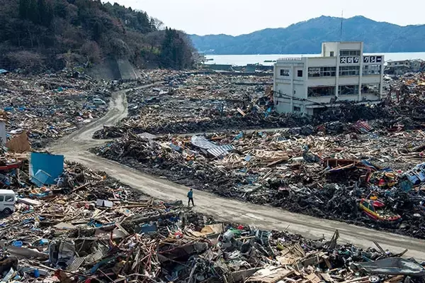「「3・11  あの日を重ねて」。写真家・八尋 伸が見た復興の軌跡」の画像