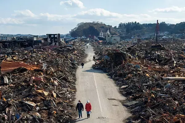 「「3・11  あの日を重ねて」。写真家・八尋 伸が見た復興の軌跡」の画像