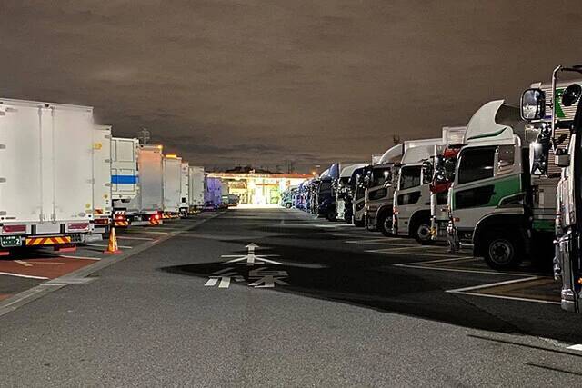 「夏には死者が出るかも......」。燃料の節約に苦しむトラックドライバーたちの悲鳴が聞こえる