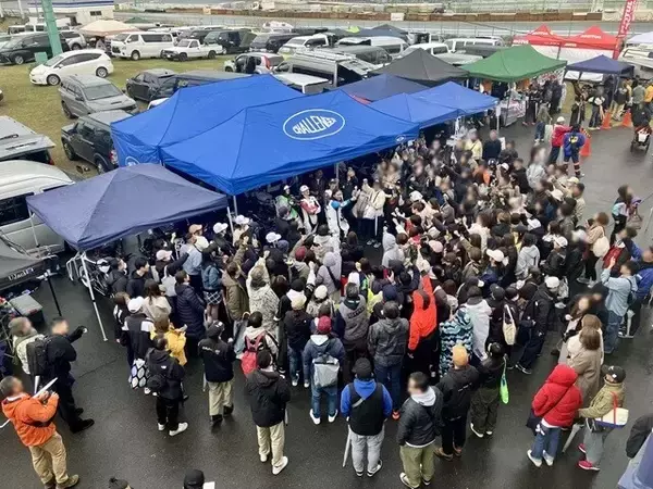 「長瀬智也はなぜバイクレースに挑戦するのか？　「2025クラブマンロードレース」のパドックで直撃！」の画像