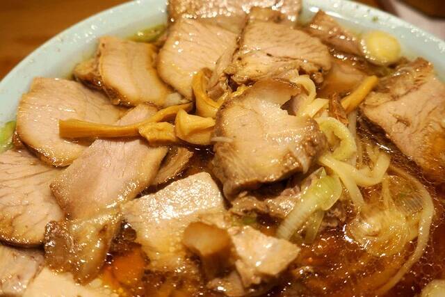 【ラーメン】切り立てのチャーシューが丼を覆う！ 初めての"ちゃん系"ラーメン：パリッコ『今週のハマりめし』第207回