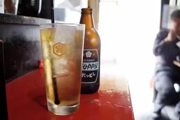 「【鉄板焼肉】煙を上げる豚肉、キャベツ、にんにく、辛みそ！ 博多のソウルフード「鉄板焼肉」を初体験：パリッコ『今週のハマりめし』第235回」の画像