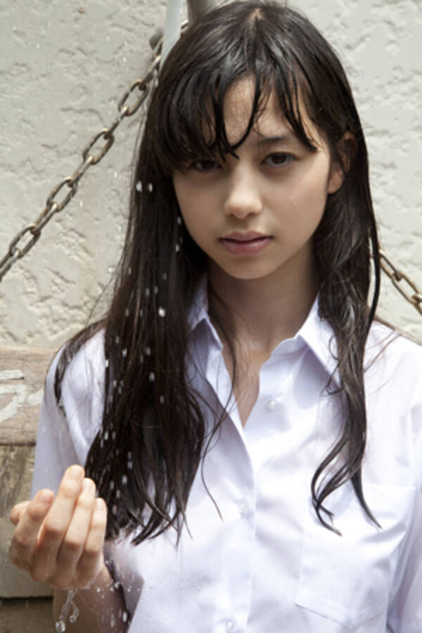月９ドラマで話題の美少女 中条あやみ １６歳 が男性誌グラビアに初登場 13年7月30日 エキサイトニュース