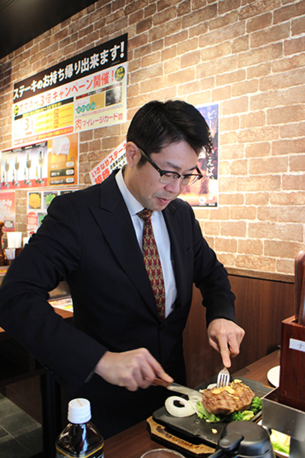 昼夜 年間１５８ｋｇのステーキを食べて体脂肪率５ ３ に いきなり ステーキ 伝説のリピーター ｔａｋａさんとは 16年2月3日 エキサイトニュース