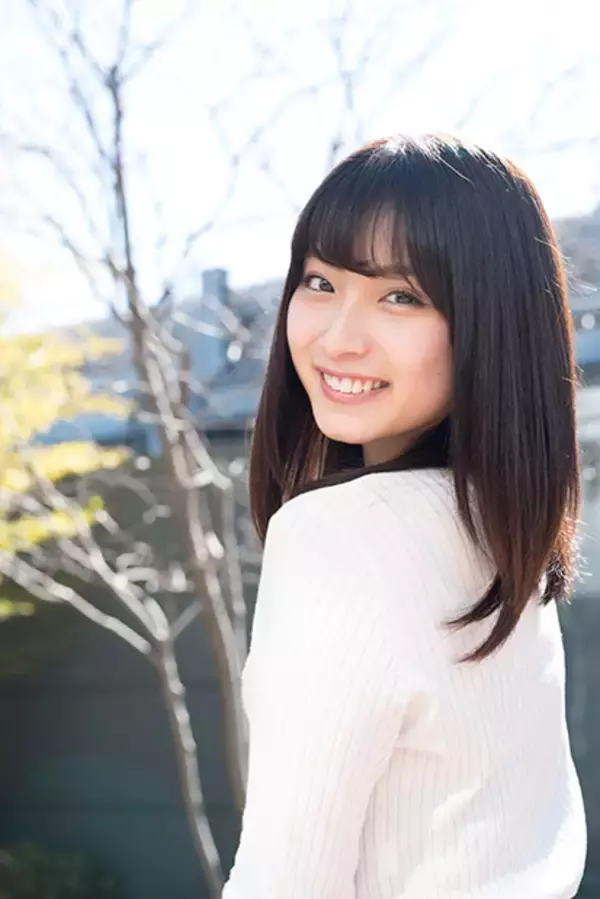 “日本一かわいい女子高生”として注目の永井理子が卒業グラビア 「憧れのセーラー服を着られたのが嬉しくて…」