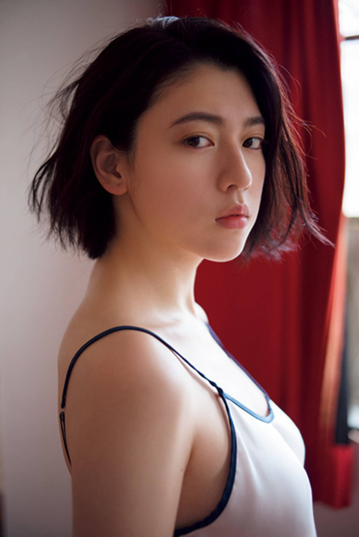 トップモデル 最注目女優 三吉彩花が男性誌で初水着グラビア 素を出せるのが楽しい 18年4月16日 エキサイトニュース