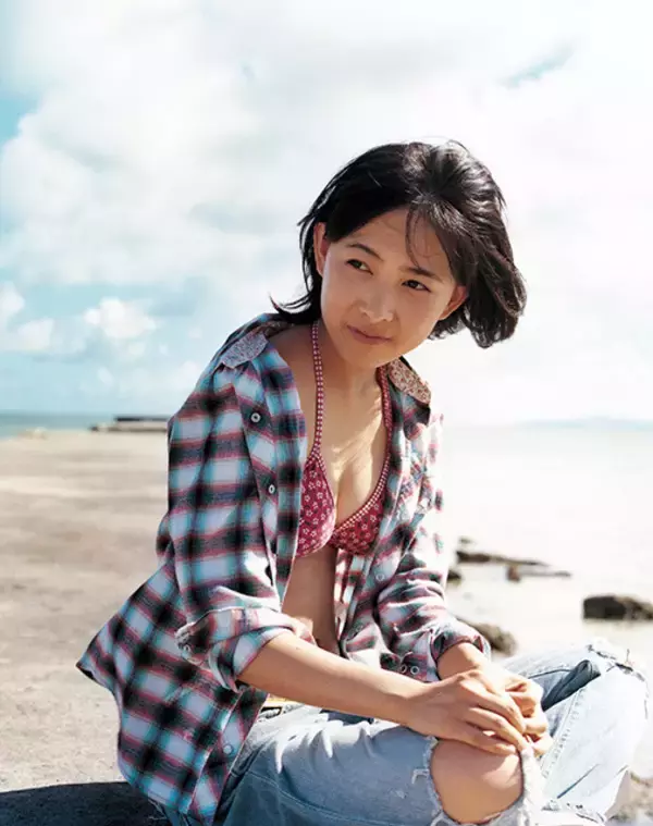 「女優・谷村美月、１０年前の写真集『花美月』をデジタル配信！　学校と仕事で超多忙だった「あの頃には戻りたくない」」の画像