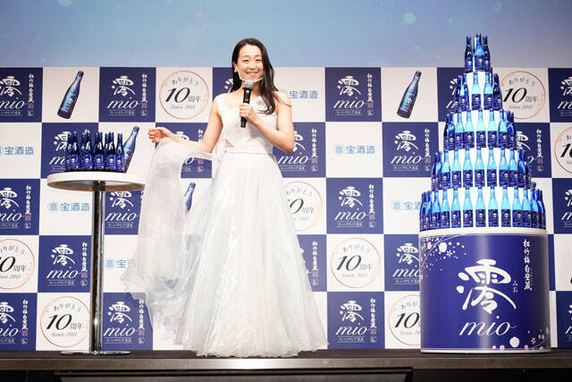 浅田真央が 澪 スパークリング清酒 アンバサダーに就任 お風呂上りの汗をかいたあとに日本酒をググっと飲みます 年12月17日 エキサイトニュース