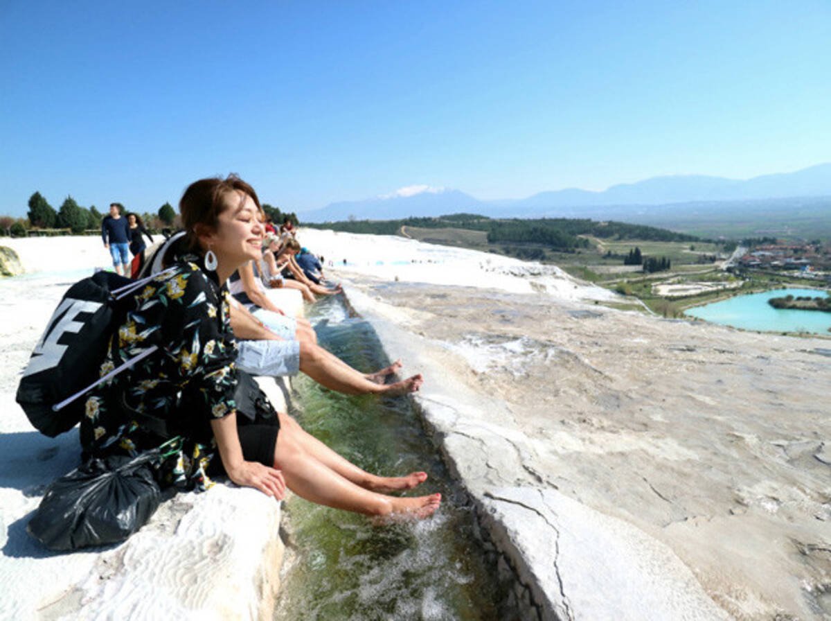 いい湯だな とか言ってる場合か 世界の 秘境すぎる 温泉５選 旅人マリーシャの世界一周紀行 第２８６回 年12月30日 エキサイトニュース