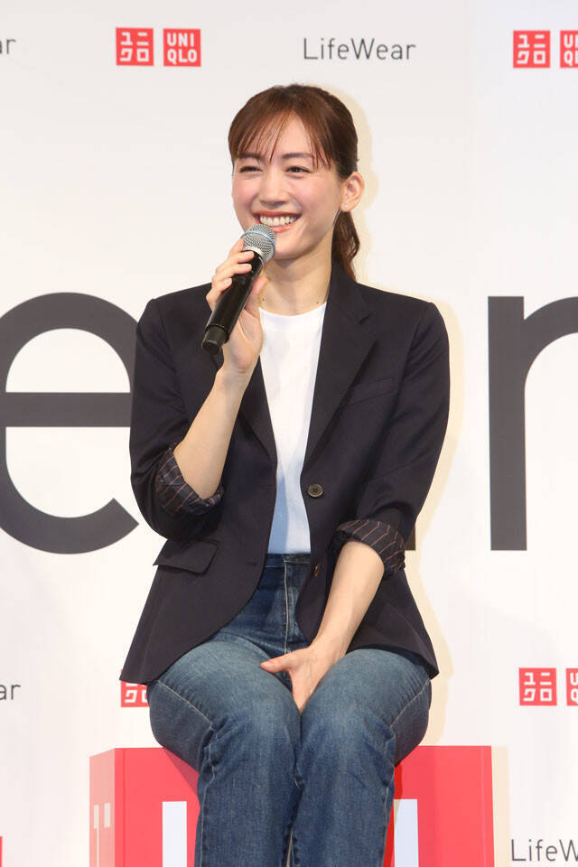 綾瀬はるか ユニクロｃｍ撮影中に天然ボケ 普段から やってそうですよね わかります 笑 21年2月15日 エキサイトニュース