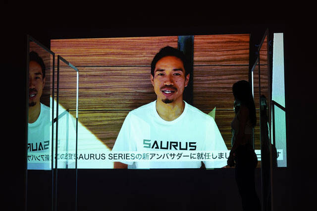 長友佑都 宮河マヤがｓａｕｒｕｓアンバサダー就任 長友の美尻トレに すごい 全然ブレない 21年2月17日 エキサイトニュース