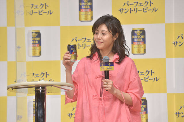 松嶋菜々子が糖質ゼロの パーフェクトサントリービール に 麦の香りがふわ と香って鼻に抜ける感じが本当に本格的 21年4月10日 エキサイトニュース