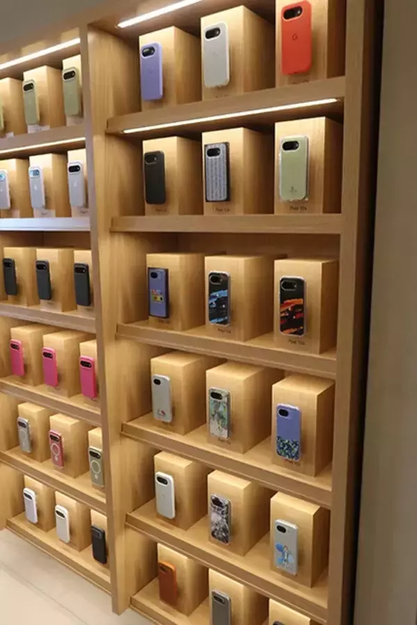 「Appleだけじゃない！　スマホメーカーが「直営店」を出す理由」の画像
