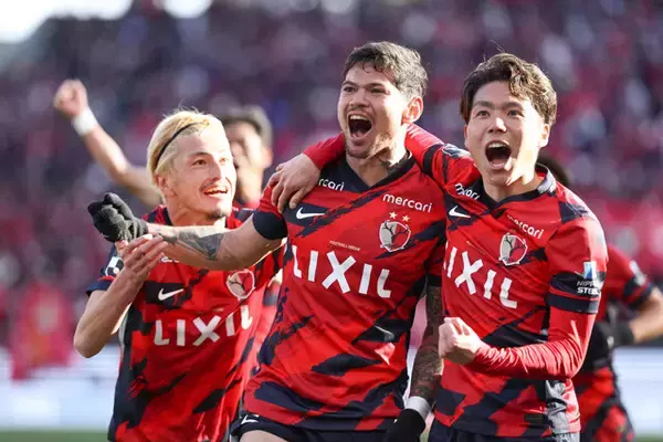 「Jリーグ残り2節で首位キープ。"もがき続けた名門"が9年ぶり悲願へ！　"名将"鬼木 達は鹿島アントラーズをどう変えたのか？」の画像