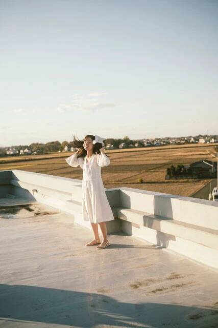 世界的に大バズりしたAiScReamのメンバーで、Liella!の若菜四季役を担当する大熊和奏（おおくま・わかな）がデジタル写真集を発売！「人生は何があるかわからないって本当だなと思います」