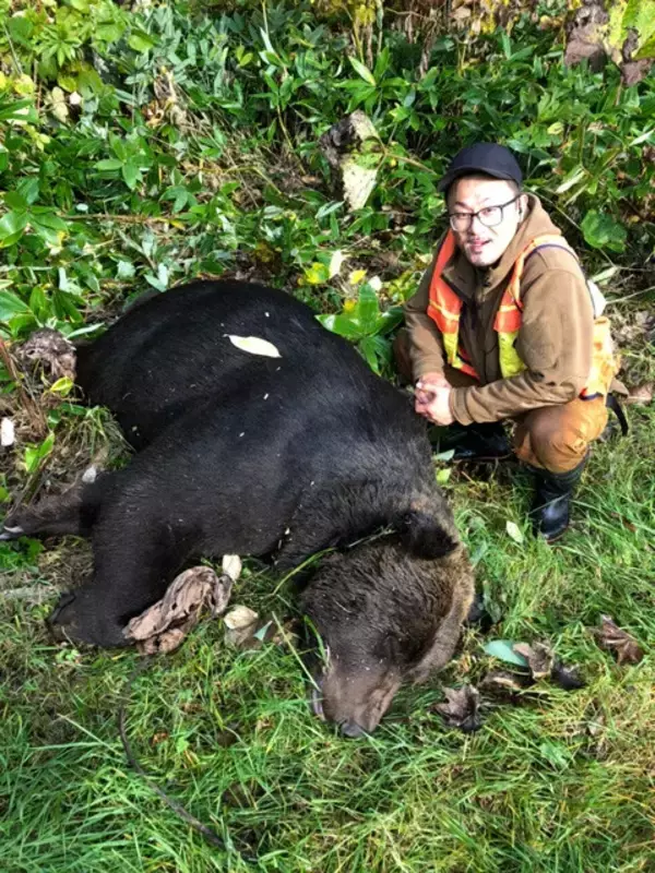 「【クマ激増時代の最前線】北海道のすご腕プロハンターと歩いて見えた狩猟のリアル。冬眠明けの怪物を追う春の"熊撃ち"に密着！」の画像